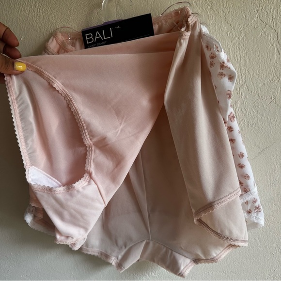 Bali Skimp Skamp Briefs with Pink Floral Design- 3 pack - Picture 5 of 5